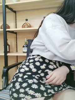 在树林里与性感司机的热辣邂逅导致面部射精